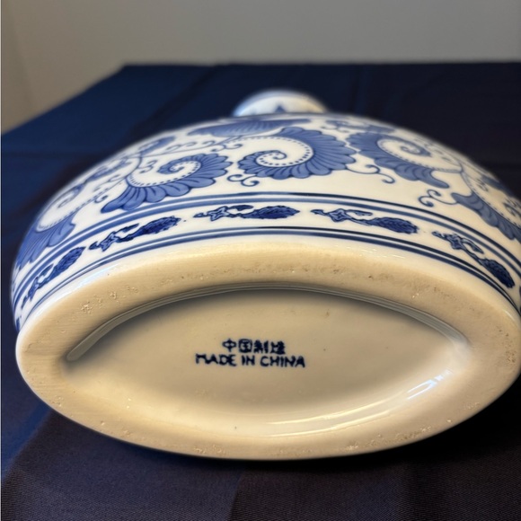 Blue and White Floral Vase - Picture 6 of 11